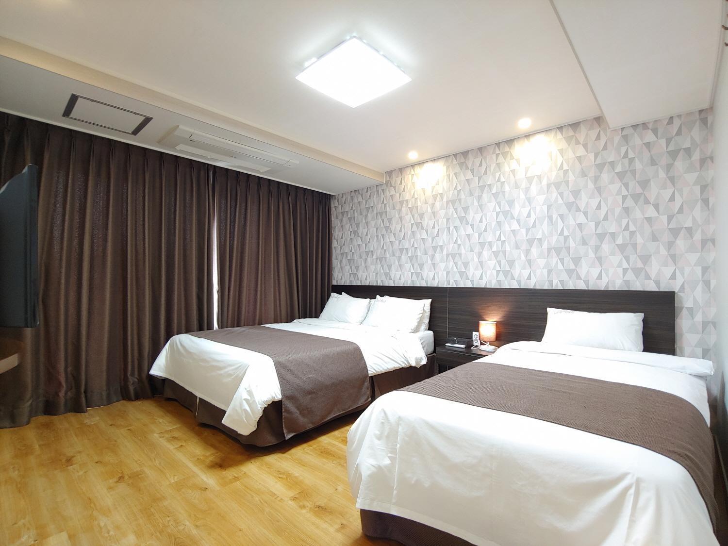 Jeju Lavender Hotel Seogwipo Bagian luar foto