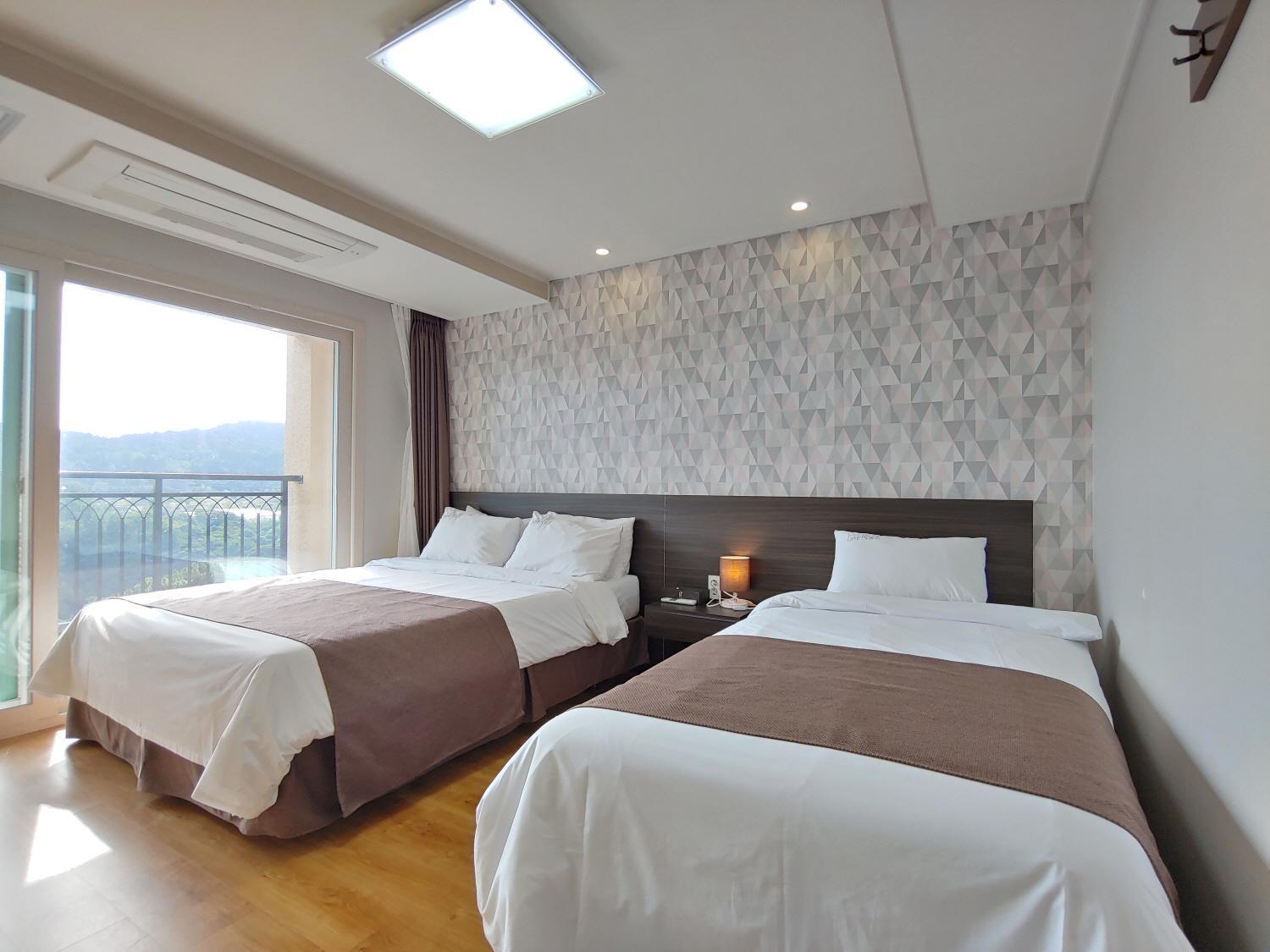 Jeju Lavender Hotel Seogwipo Bagian luar foto