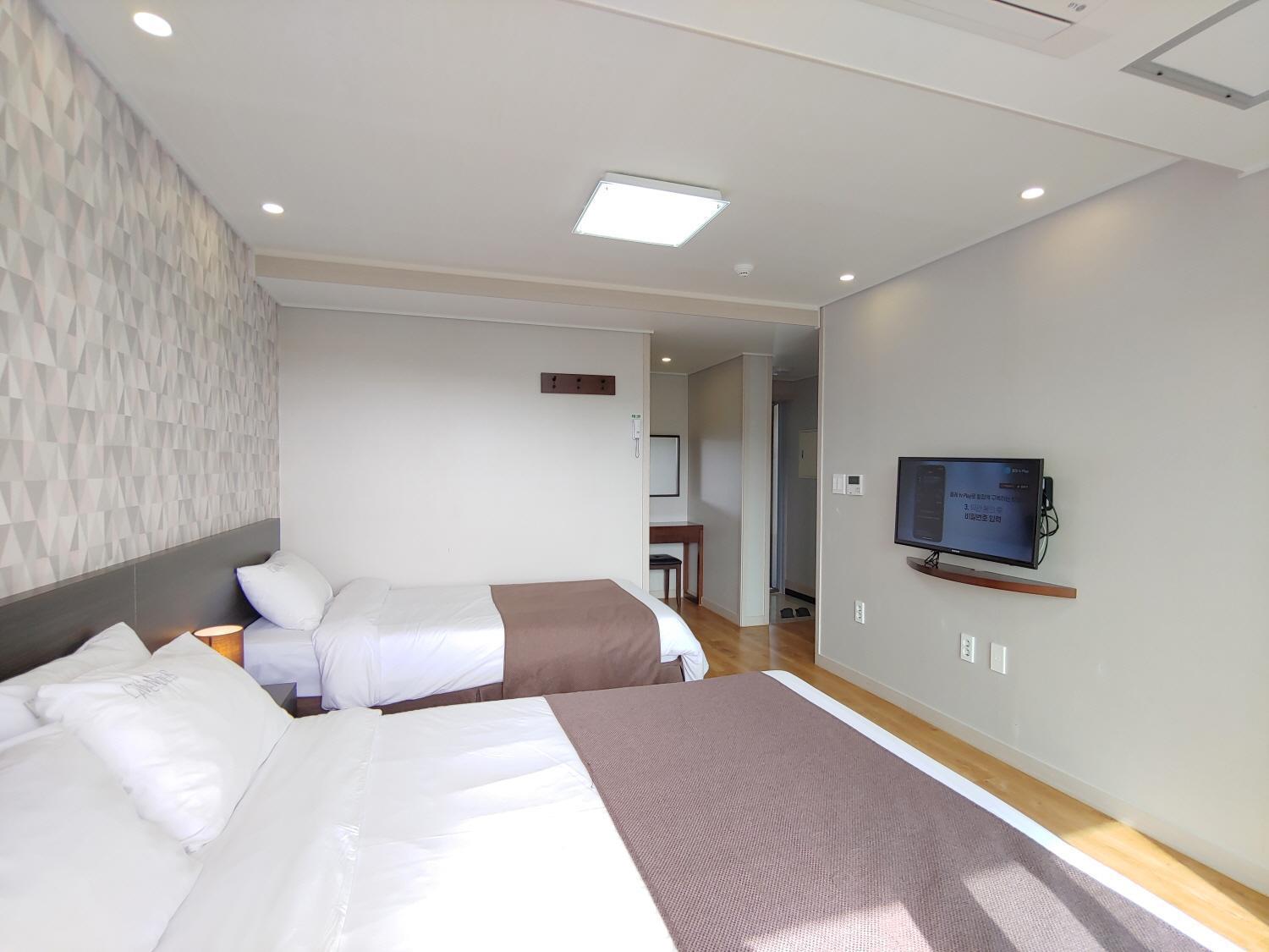 Jeju Lavender Hotel Seogwipo Bagian luar foto