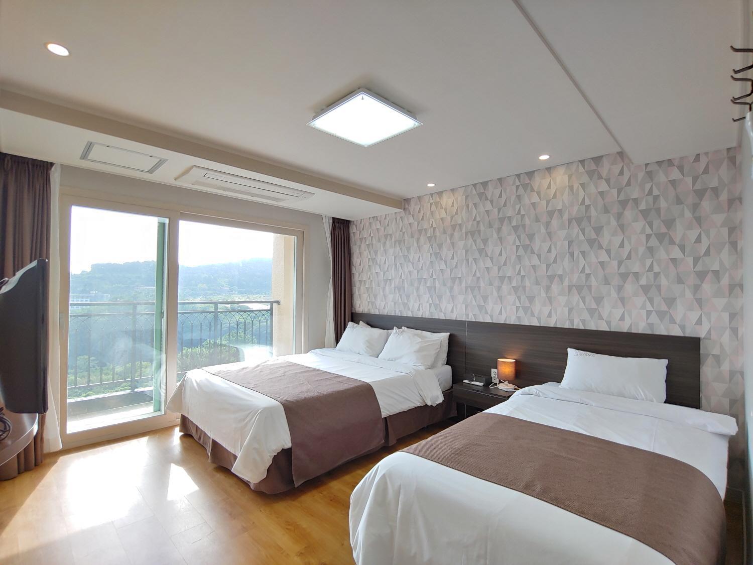 Jeju Lavender Hotel Seogwipo Bagian luar foto