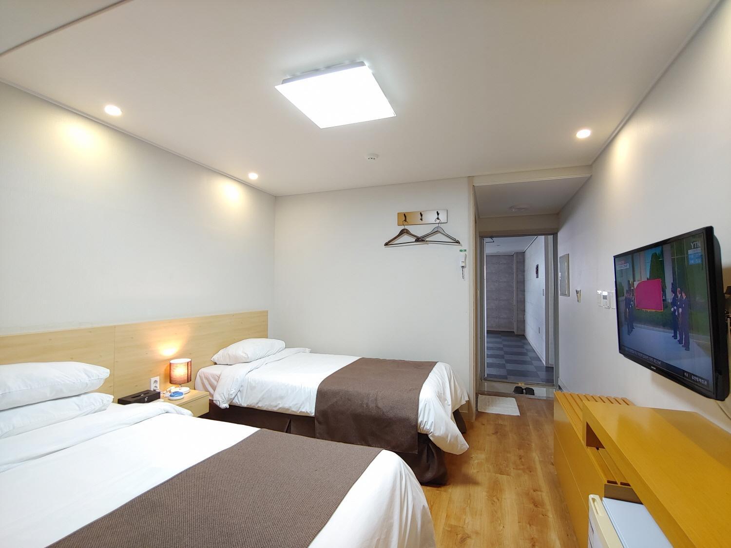 Jeju Lavender Hotel Seogwipo Bagian luar foto