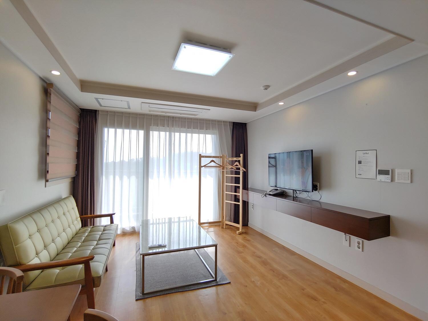 Jeju Lavender Hotel Seogwipo Bagian luar foto