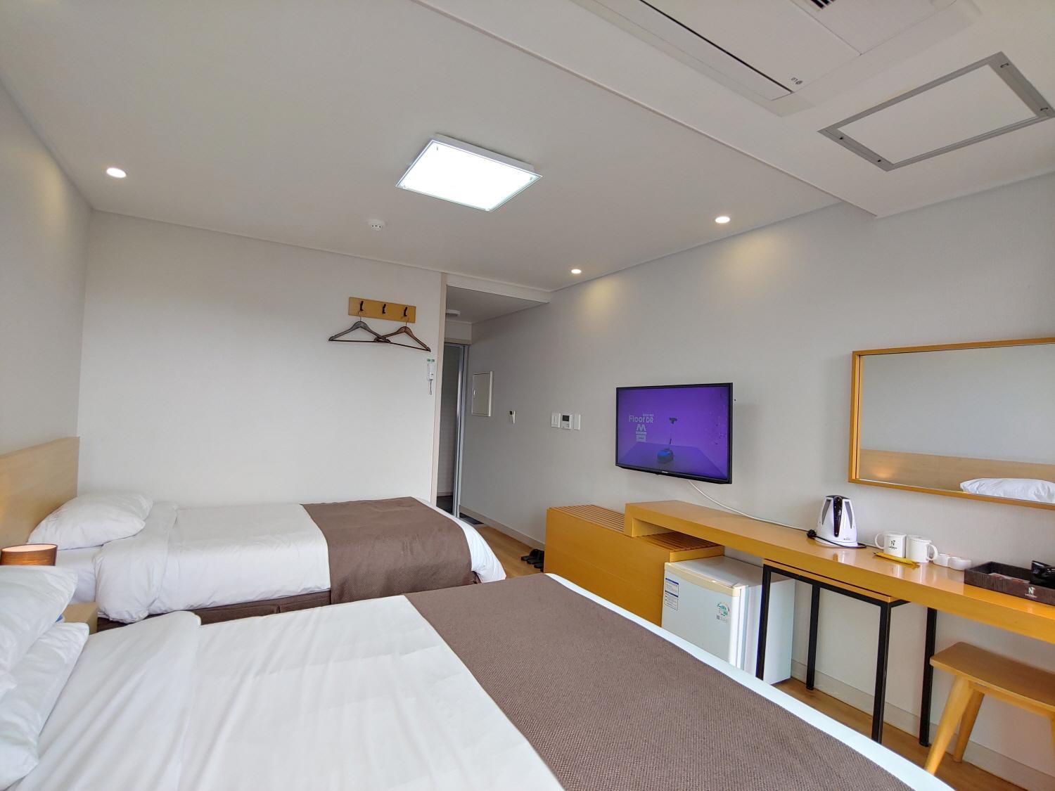 Jeju Lavender Hotel Seogwipo Bagian luar foto