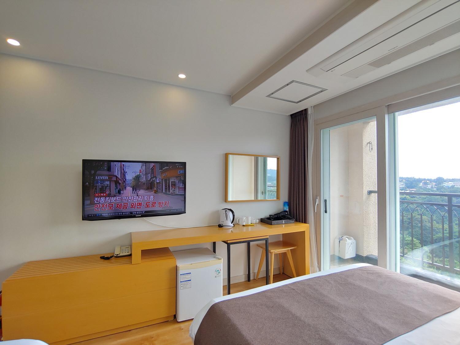 Jeju Lavender Hotel Seogwipo Bagian luar foto