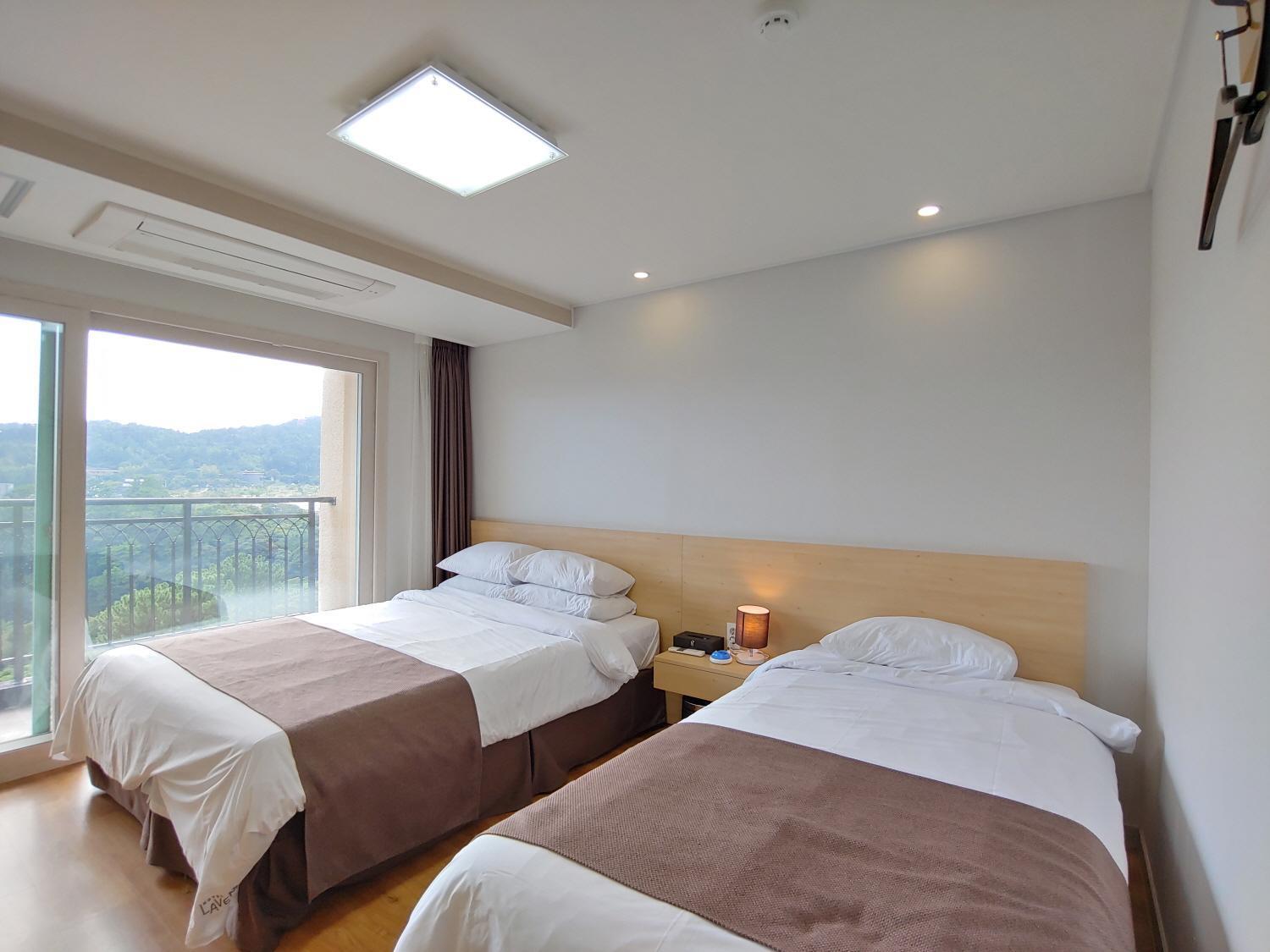 Jeju Lavender Hotel Seogwipo Bagian luar foto