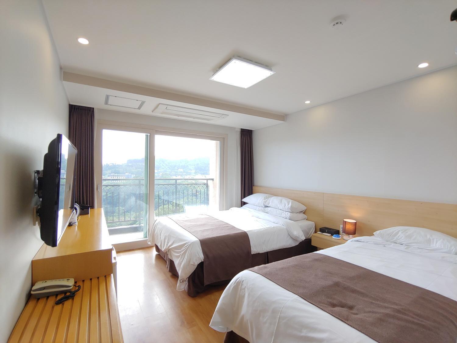 Jeju Lavender Hotel Seogwipo Bagian luar foto