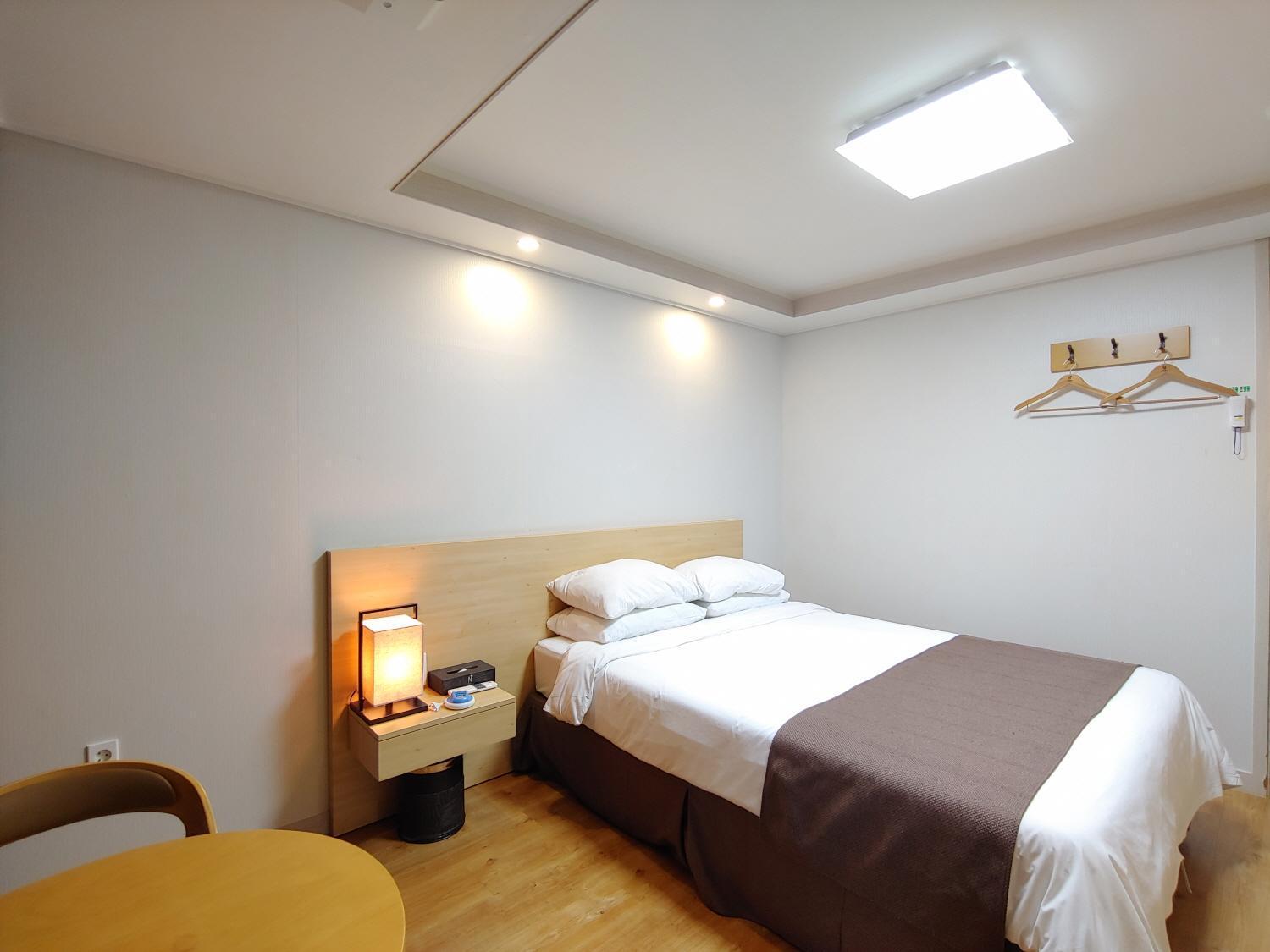 Jeju Lavender Hotel Seogwipo Bagian luar foto