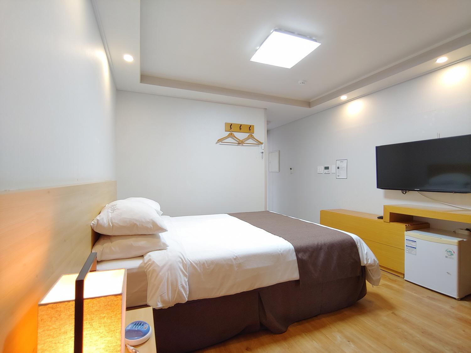 Jeju Lavender Hotel Seogwipo Bagian luar foto