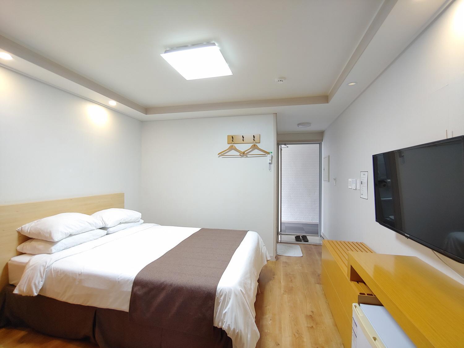 Jeju Lavender Hotel Seogwipo Bagian luar foto