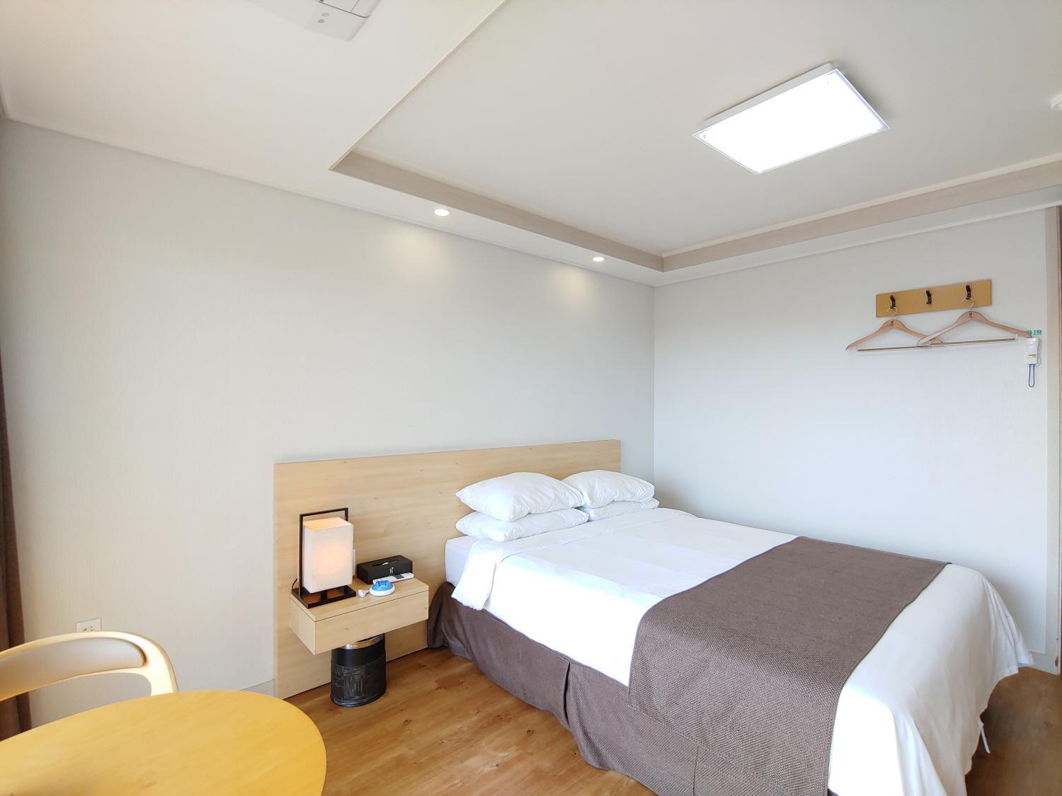 Jeju Lavender Hotel Seogwipo Bagian luar foto