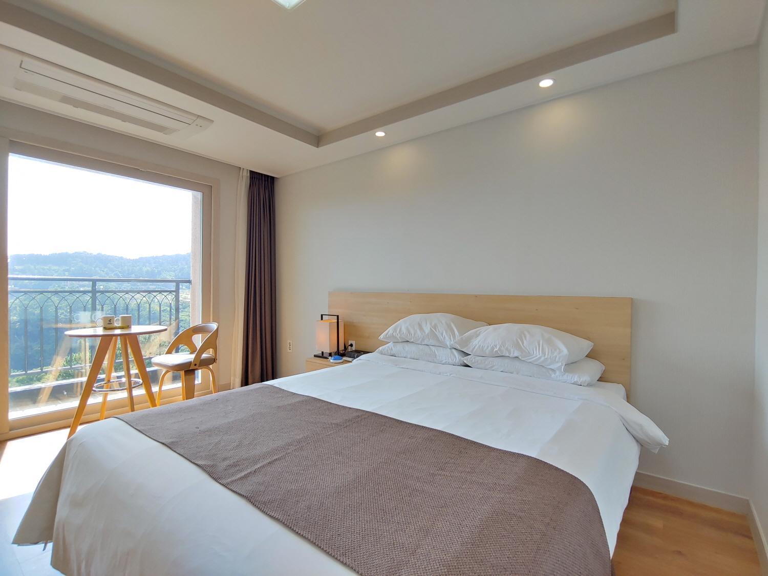 Jeju Lavender Hotel Seogwipo Bagian luar foto