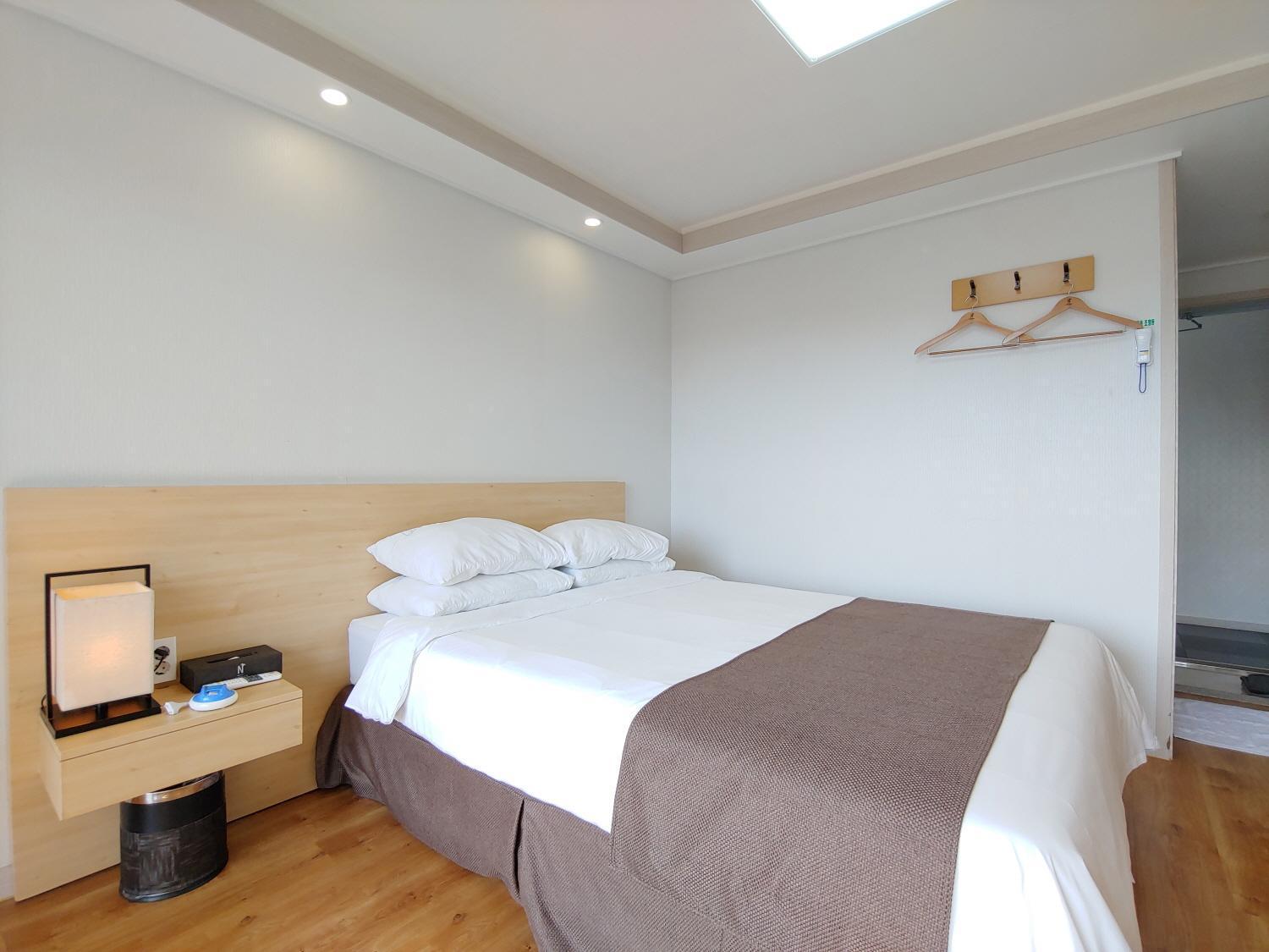 Jeju Lavender Hotel Seogwipo Bagian luar foto