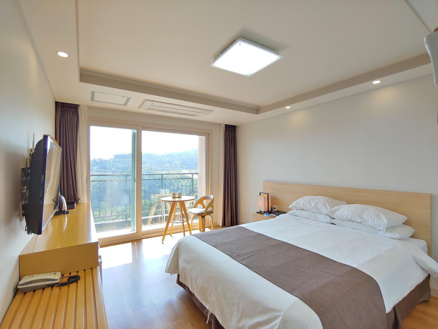 Jeju Lavender Hotel Seogwipo Bagian luar foto