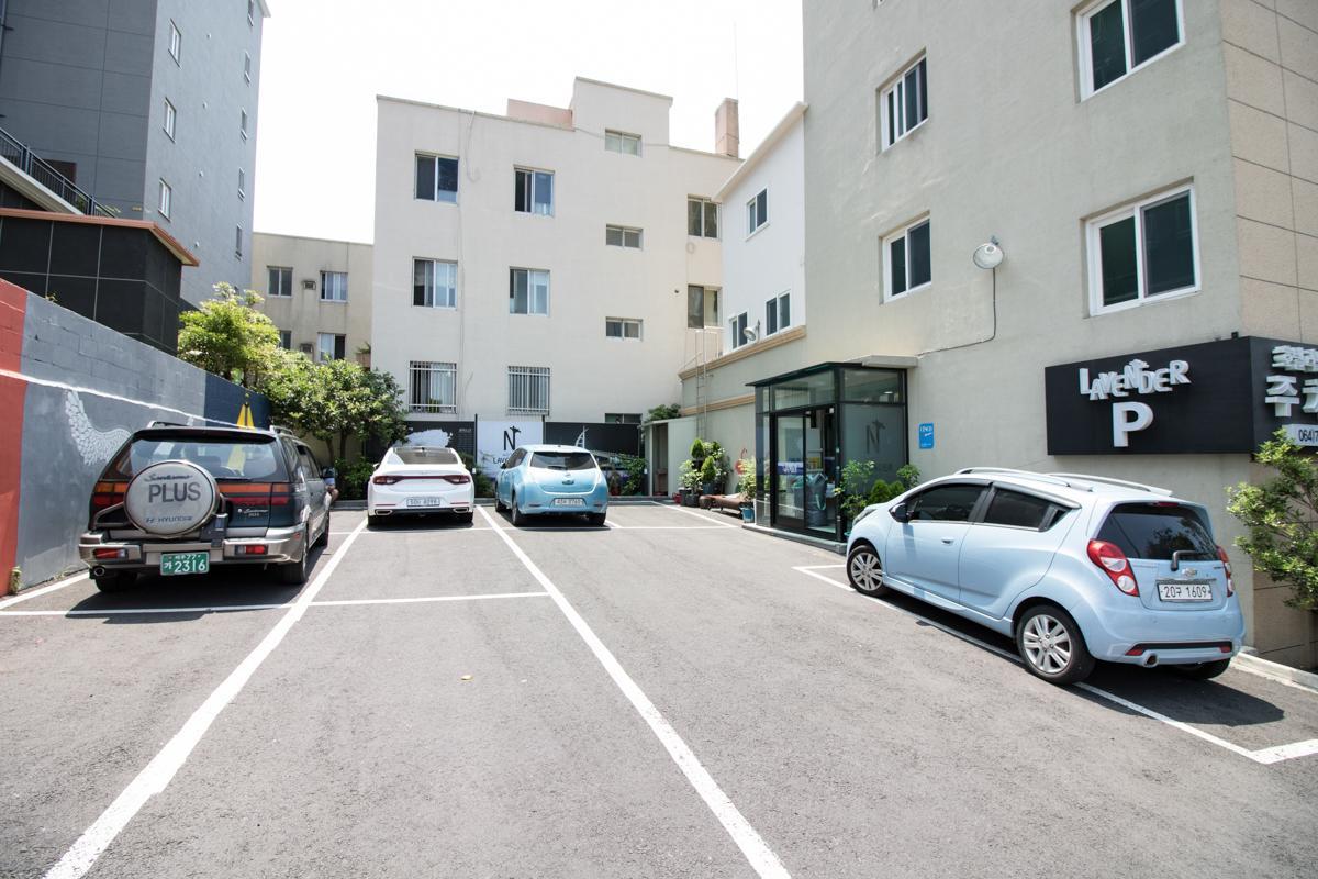 Jeju Lavender Hotel Seogwipo Bagian luar foto