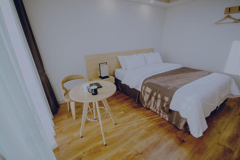 Jeju Lavender Hotel Seogwipo Bagian luar foto