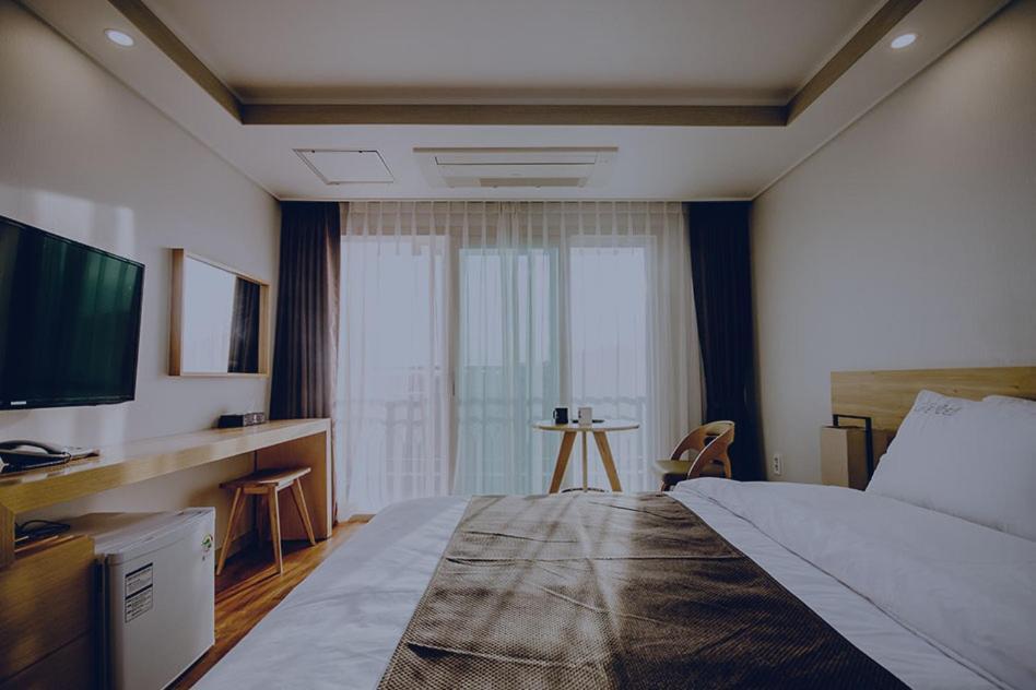 Jeju Lavender Hotel Seogwipo Bagian luar foto
