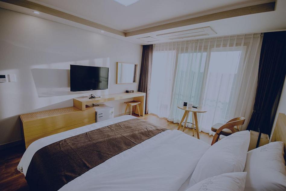 Jeju Lavender Hotel Seogwipo Bagian luar foto