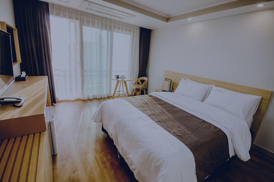 Jeju Lavender Hotel Seogwipo Bagian luar foto