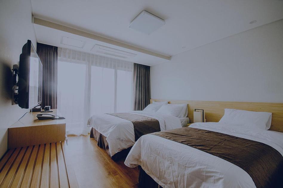 Jeju Lavender Hotel Seogwipo Bagian luar foto